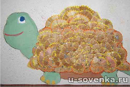 Черепаха - Аппликация из пластилина и из карандашных стружек Черепаха - Аппликация из пластилина и из карандашных стружек