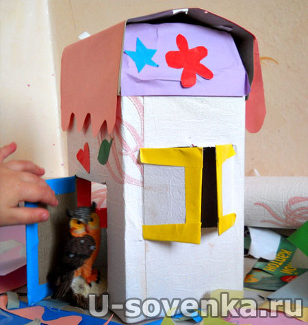 Поделка из картонной коробки, цветной бумаги - Домик